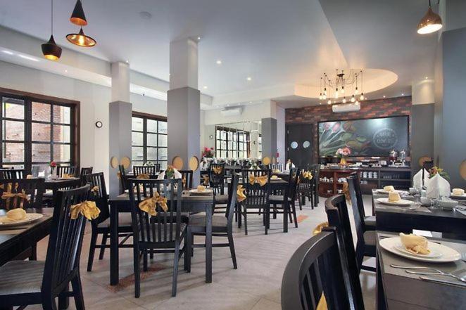 Helios Hotel & Convention Watampone Extérieur photo