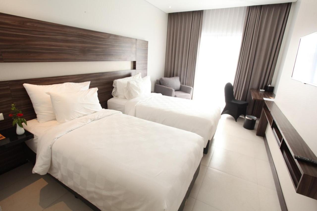 Helios Hotel & Convention Watampone Extérieur photo