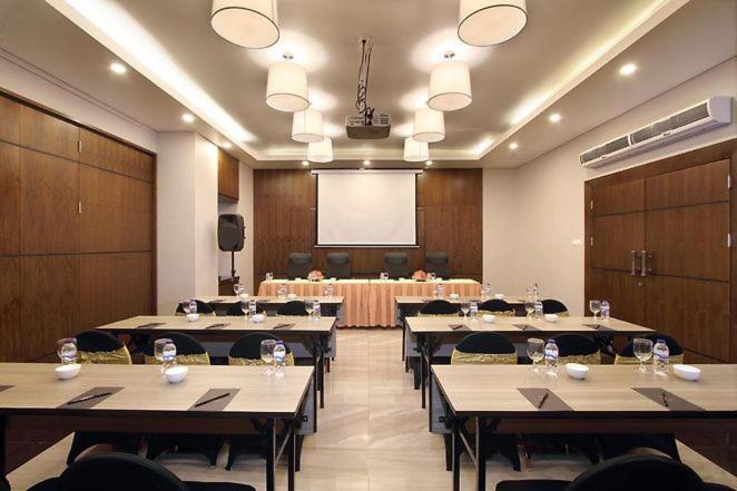 Helios Hotel & Convention Watampone Extérieur photo